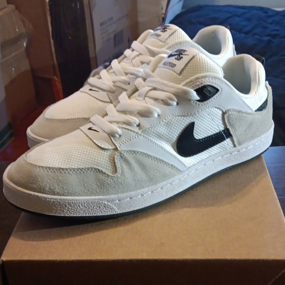Nike SB Alleyoop Dunks White and Black Sneakers Mens 9 Womens 10.5 EUC - Picture 2 of 9